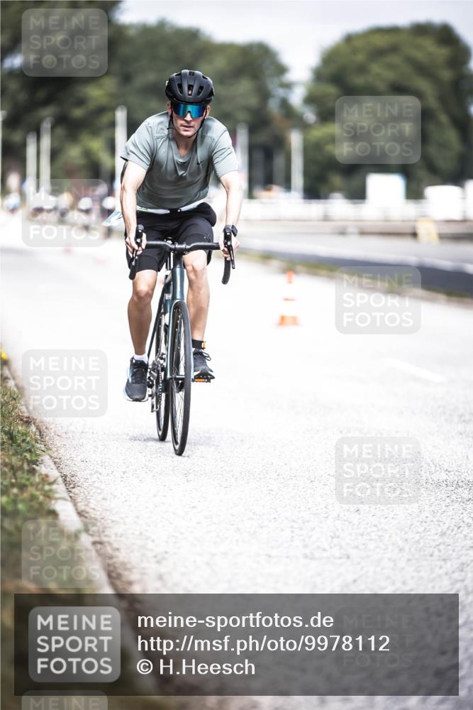 16.08.2026 - KN Förde Triathlon 2026 H.Heesch http://msf.ph/oto/9978112 16.08.2026 11:30:41 Radfahren 386, 411, 425, 428, 430, 438 meine-sportfotos.de