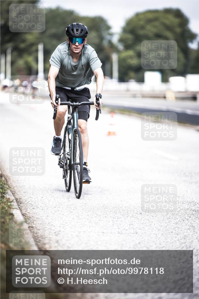 16.08.2026 - KN Förde Triathlon 2026 H.Heesch http://msf.ph/oto/9978118 16.08.2026 11:30:41 Radfahren 386, 411, 425, 428, 430, 438 meine-sportfotos.de