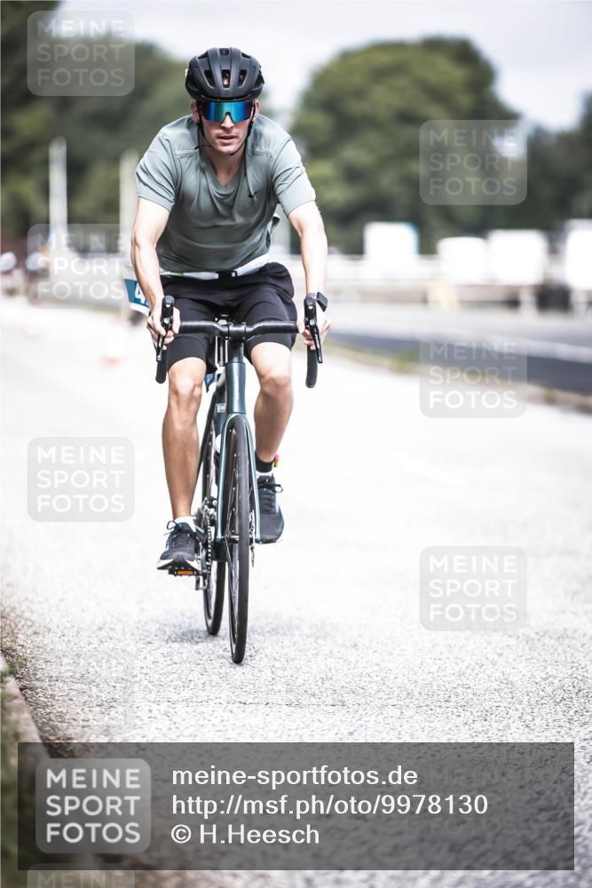 16.08.2026 - KN Förde Triathlon 2026 H.Heesch http://msf.ph/oto/9978130 16.08.2026 11:30:41 Radfahren 386, 411, 425, 428, 430, 438 meine-sportfotos.de