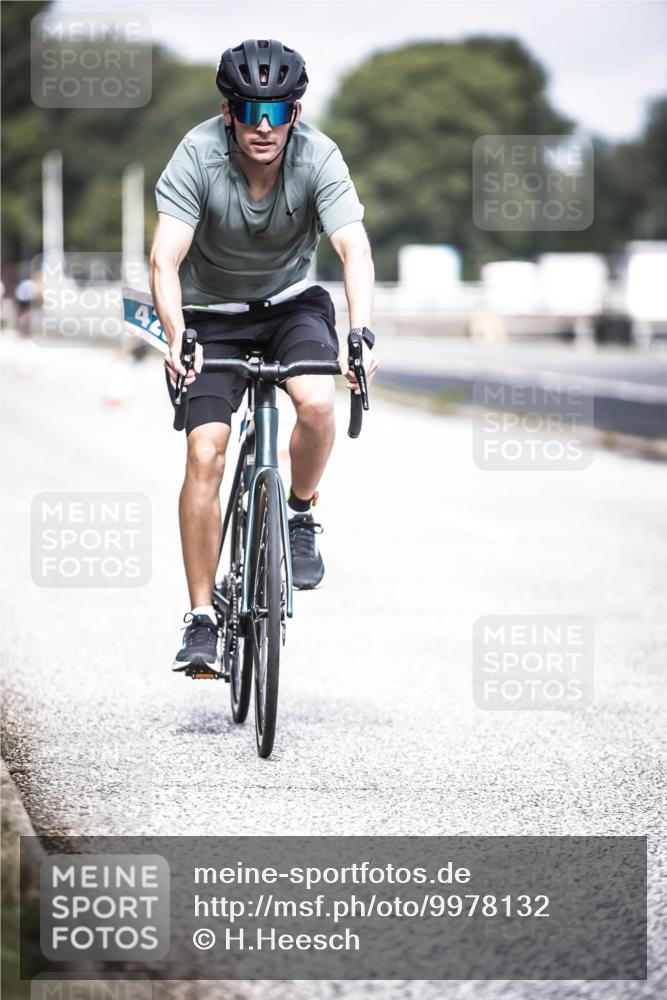 16.08.2026 - KN Förde Triathlon 2026 H.Heesch http://msf.ph/oto/9978132 16.08.2026 11:30:41 Radfahren 386, 411, 425, 428, 430, 438 meine-sportfotos.de