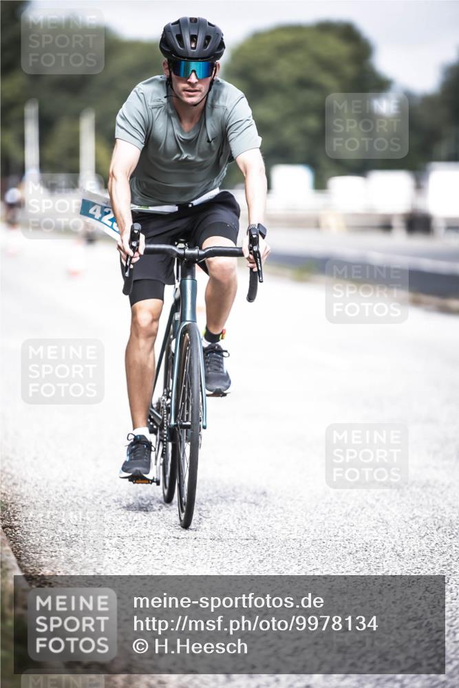 16.08.2026 - KN Förde Triathlon 2026 H.Heesch http://msf.ph/oto/9978134 16.08.2026 11:30:41 Radfahren 386, 411, 425, 428, 430, 438 meine-sportfotos.de
