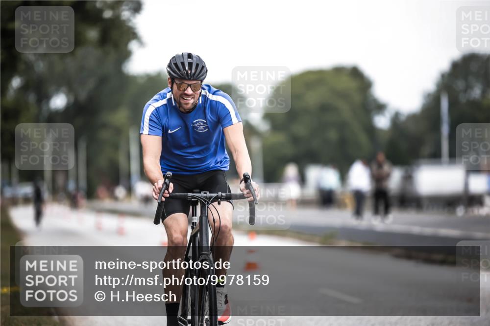 16.08.2026 - KN Förde Triathlon 2026 H.Heesch http://msf.ph/oto/9978159 16.08.2026 11:23:53 Radfahren 304, 374, 385, 392, 407, 422 meine-sportfotos.de