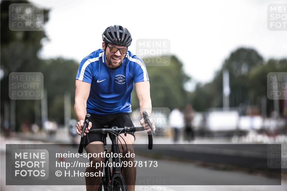 16.08.2026 - KN Förde Triathlon 2026 H.Heesch http://msf.ph/oto/9978173 16.08.2026 11:23:54 Radfahren 304, 374, 385, 392, 407, 422 meine-sportfotos.de
