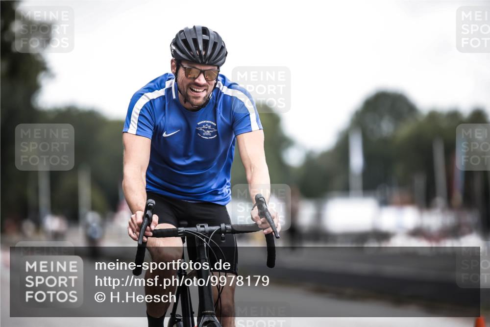 16.08.2026 - KN Förde Triathlon 2026 H.Heesch http://msf.ph/oto/9978179 16.08.2026 11:23:54 Radfahren 304, 374, 385, 392, 407, 422 meine-sportfotos.de