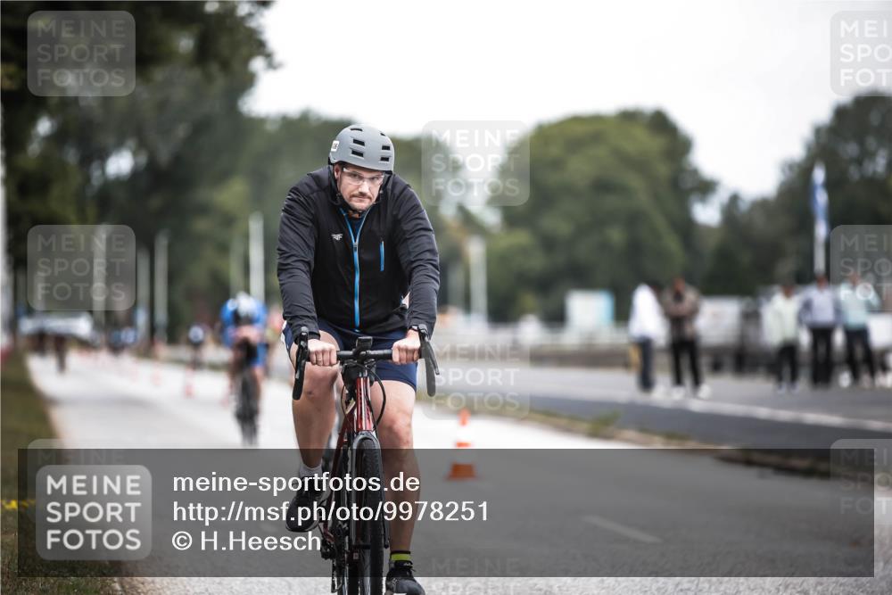 16.08.2026 - KN Förde Triathlon 2026 H.Heesch http://msf.ph/oto/9978251 16.08.2026 11:24:31 Radfahren 393, 401, 436 meine-sportfotos.de