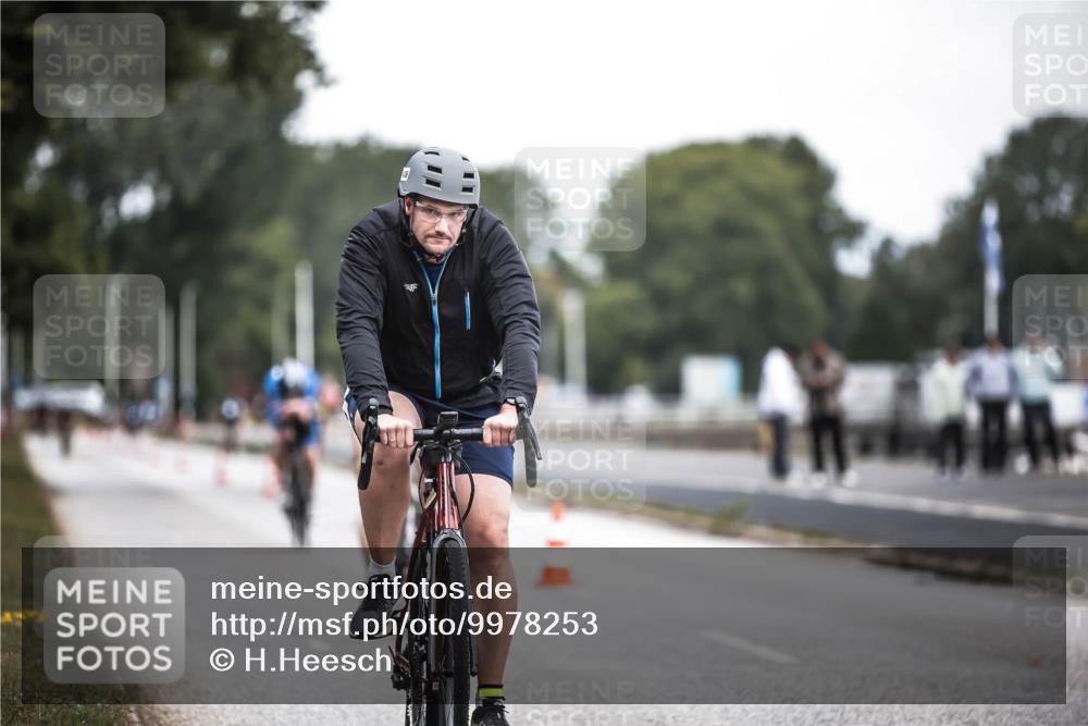 16.08.2026 - KN Förde Triathlon 2026 H.Heesch http://msf.ph/oto/9978253 16.08.2026 11:24:31 Radfahren 393, 401, 436 meine-sportfotos.de