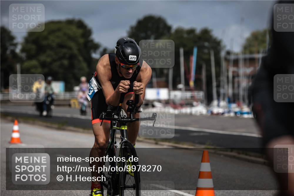 16.08.2026 - KN Förde Triathlon 2026 H.Heesch http://msf.ph/oto/9978270 16.08.2026 11:31:35 Radfahren 377, 395 meine-sportfotos.de