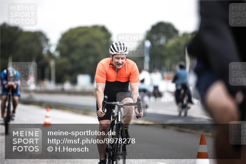 16.08.2026 - KN Förde Triathlon 2026 H.Heesch http://msf.ph/oto/9978278 16.08.2026 11:24:33 Radfahren 343, 393, 401, 436, 804 meine-sportfotos.de