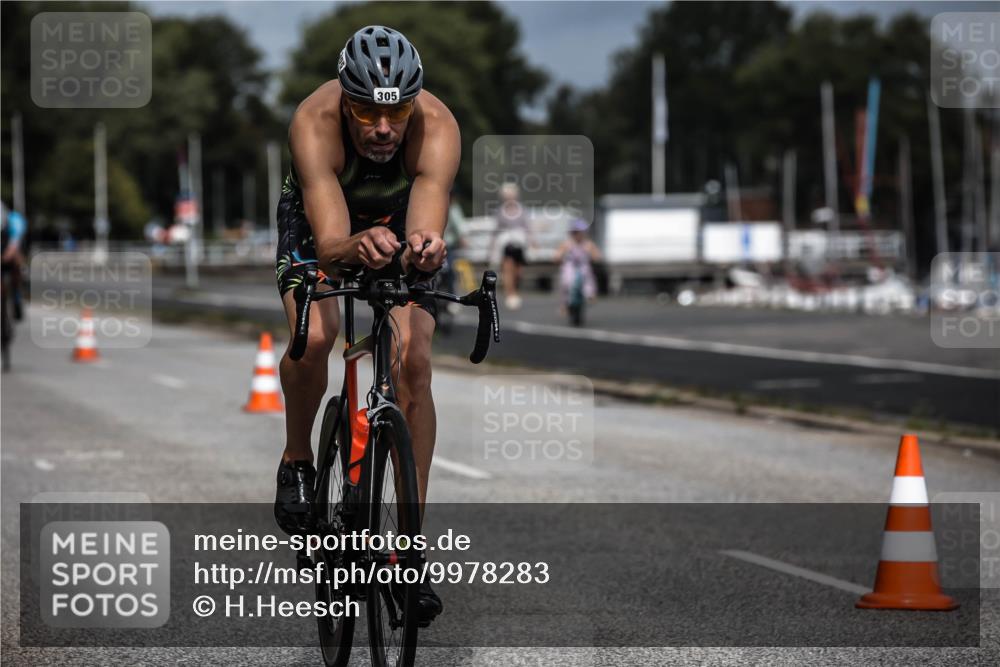 16.08.2026 - KN Förde Triathlon 2026 H.Heesch http://msf.ph/oto/9978283 16.08.2026 11:31:38 Radfahren 338, 377, 395 meine-sportfotos.de