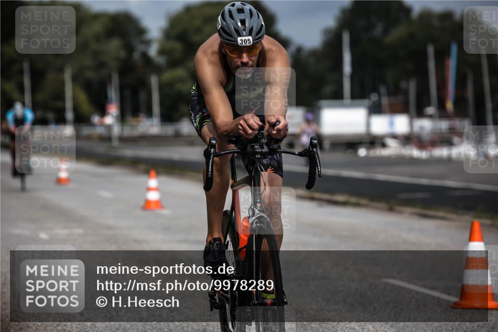 16.08.2026 - KN Förde Triathlon 2026 H.Heesch http://msf.ph/oto/9978289 16.08.2026 11:31:38 Radfahren 338, 377, 395 meine-sportfotos.de
