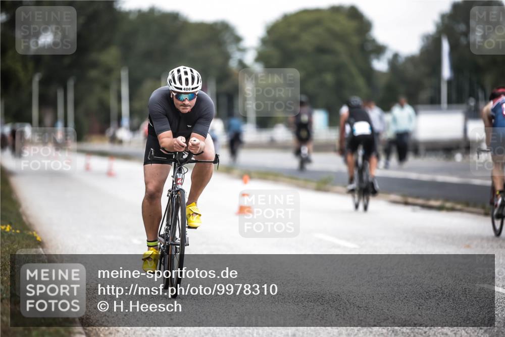 16.08.2026 - KN Förde Triathlon 2026 H.Heesch http://msf.ph/oto/9978310 16.08.2026 11:24:43 Radfahren 345, 359, 361, 400 meine-sportfotos.de