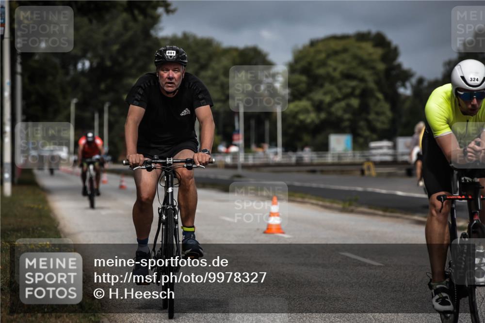 16.08.2026 - KN Förde Triathlon 2026 H.Heesch http://msf.ph/oto/9978327 16.08.2026 11:31:42 Radfahren 338, 395, 801 meine-sportfotos.de