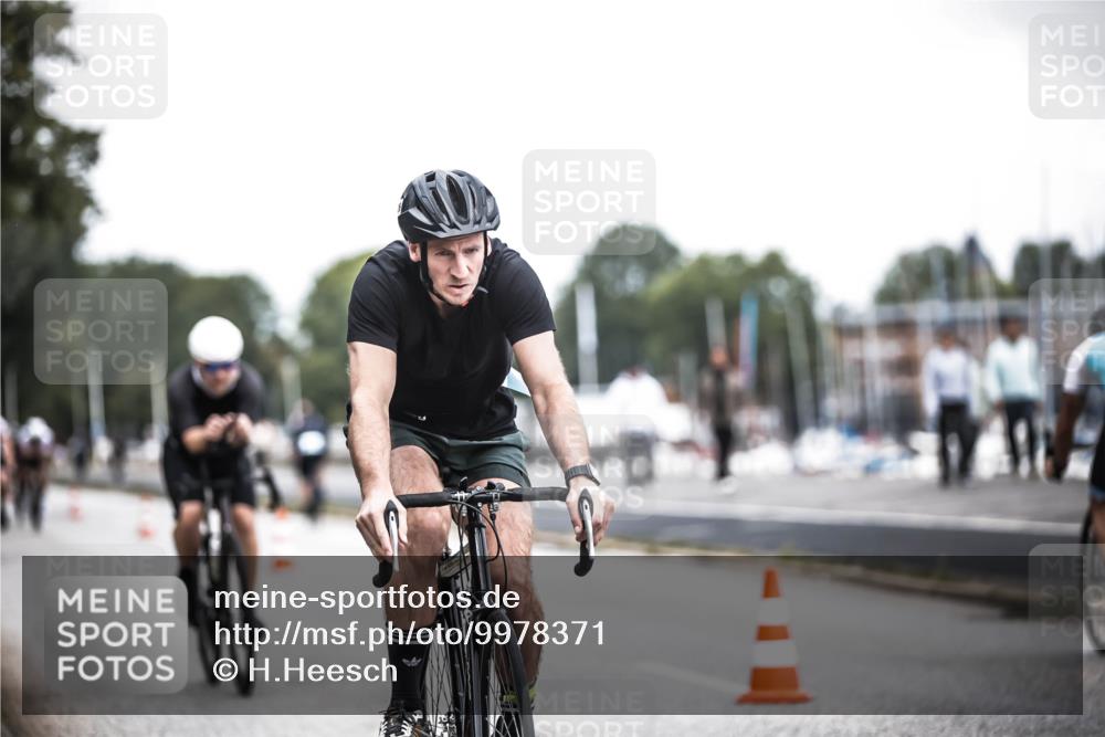 16.08.2026 - KN Förde Triathlon 2026 H.Heesch http://msf.ph/oto/9978371 16.08.2026 11:25:02 Radfahren 331, 406, 408, 409, 426 meine-sportfotos.de