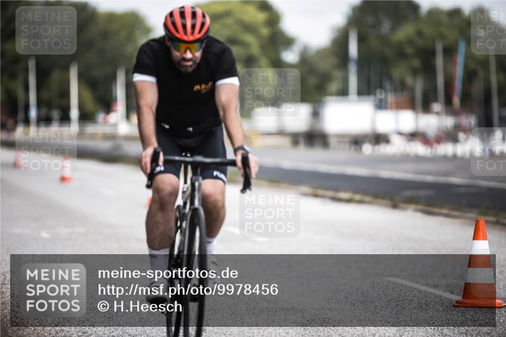 16.08.2026 - KN Förde Triathlon 2026 H.Heesch http://msf.ph/oto/9978456 16.08.2026 11:32:05 Radfahren 331, 352, 363, 365, 410 meine-sportfotos.de