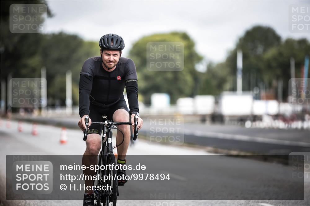 16.08.2026 - KN Förde Triathlon 2026 H.Heesch http://msf.ph/oto/9978494 16.08.2026 11:32:09 Radfahren 352, 363, 365, 393, 410 meine-sportfotos.de