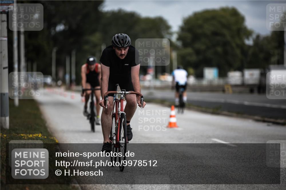 16.08.2026 - KN Förde Triathlon 2026 H.Heesch http://msf.ph/oto/9978512 16.08.2026 11:32:17 Radfahren 342, 364, 393, 394, 400 meine-sportfotos.de