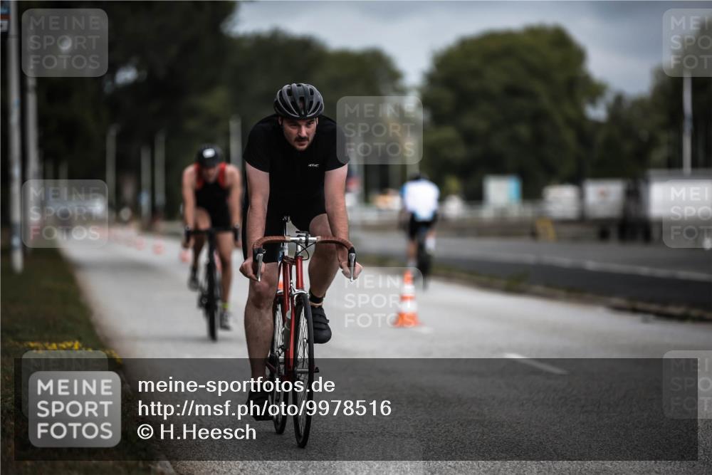 16.08.2026 - KN Förde Triathlon 2026 H.Heesch http://msf.ph/oto/9978516 16.08.2026 11:32:17 Radfahren 342, 364, 393, 394, 400 meine-sportfotos.de