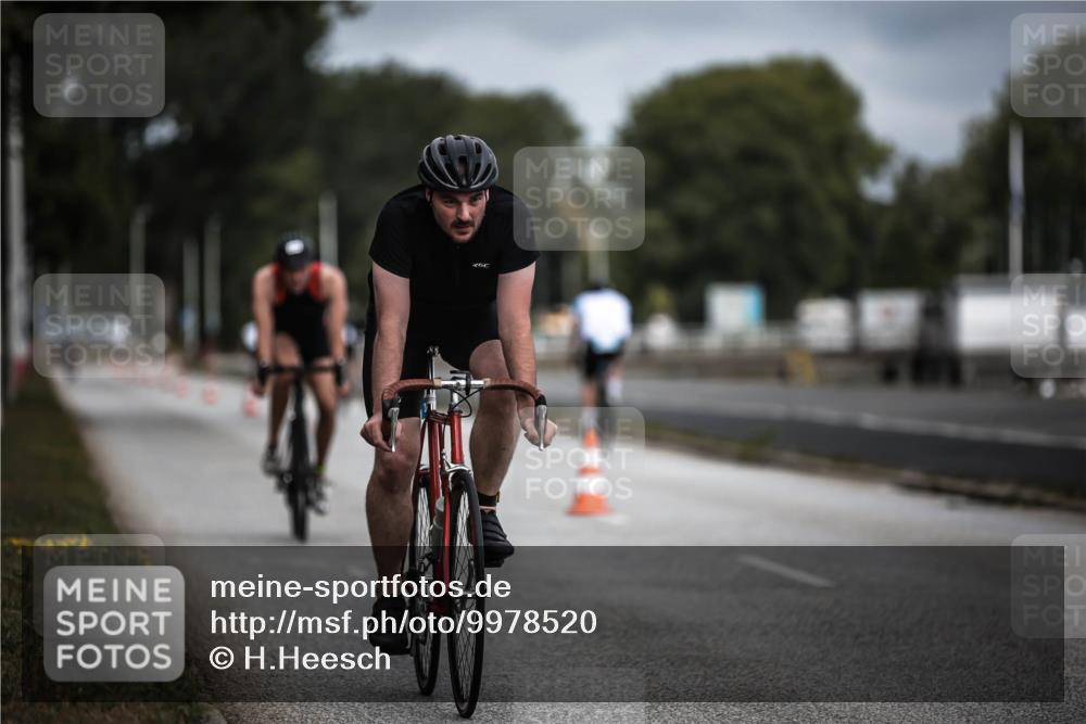 16.08.2026 - KN Förde Triathlon 2026 H.Heesch http://msf.ph/oto/9978520 16.08.2026 11:32:17 Radfahren 342, 364, 393, 394, 400 meine-sportfotos.de