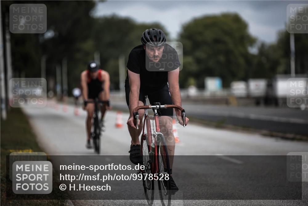 16.08.2026 - KN Förde Triathlon 2026 H.Heesch http://msf.ph/oto/9978528 16.08.2026 11:32:17 Radfahren 342, 364, 393, 394, 400 meine-sportfotos.de