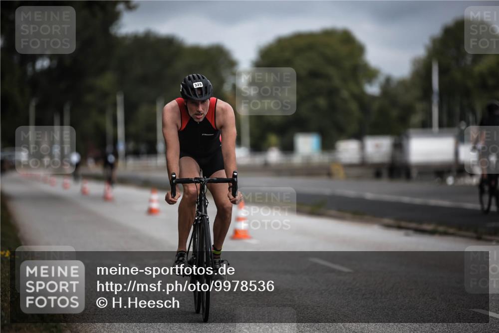 16.08.2026 - KN Förde Triathlon 2026 H.Heesch http://msf.ph/oto/9978536 16.08.2026 11:32:18 Radfahren 342, 364, 394, 400 meine-sportfotos.de