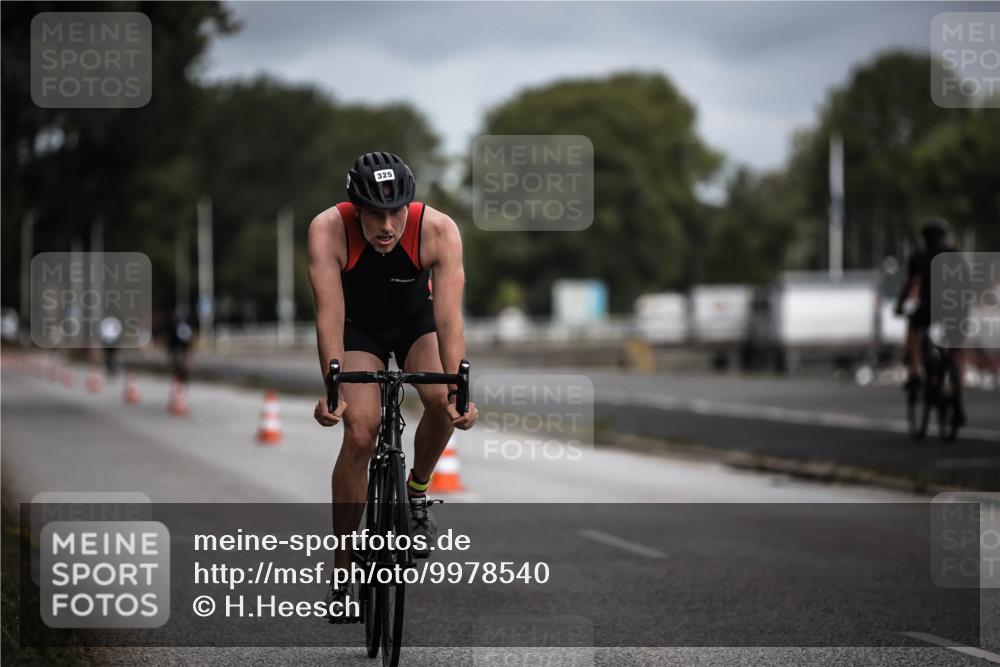16.08.2026 - KN Förde Triathlon 2026 H.Heesch http://msf.ph/oto/9978540 16.08.2026 11:32:18 Radfahren 342, 364, 394, 400 meine-sportfotos.de