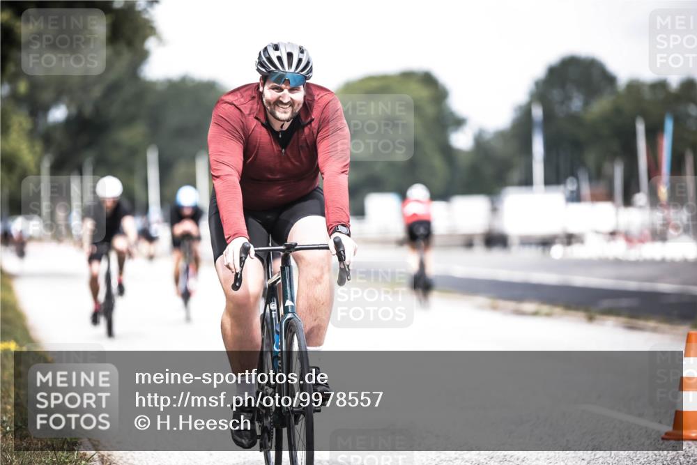 16.08.2026 - KN Förde Triathlon 2026 H.Heesch http://msf.ph/oto/9978557 16.08.2026 11:26:08 Radfahren 370, 421 meine-sportfotos.de