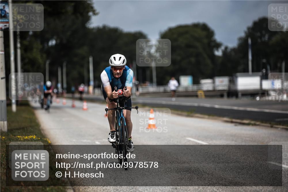 16.08.2026 - KN Förde Triathlon 2026 H.Heesch http://msf.ph/oto/9978578 16.08.2026 11:26:17 Radfahren 339, 350, 381, 404 meine-sportfotos.de