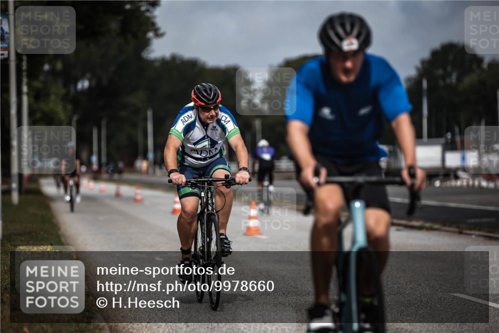 16.08.2026 - KN Förde Triathlon 2026 H.Heesch http://msf.ph/oto/9978660 16.08.2026 11:26:25 Radfahren 317, 374, 385, 404, 407, 422, 432 meine-sportfotos.de