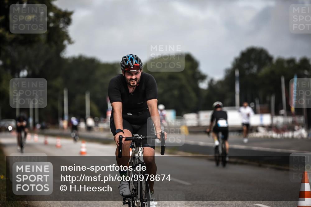 16.08.2026 - KN Förde Triathlon 2026 H.Heesch http://msf.ph/oto/9978674 16.08.2026 11:26:30 Radfahren 328, 374, 432, 803 meine-sportfotos.de