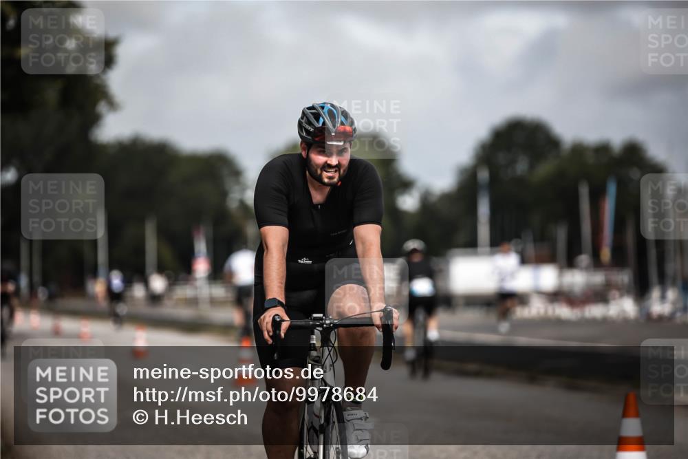 16.08.2026 - KN Förde Triathlon 2026 H.Heesch http://msf.ph/oto/9978684 16.08.2026 11:26:30 Radfahren 328, 374, 432, 803 meine-sportfotos.de