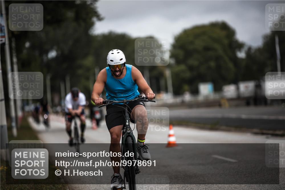 16.08.2026 - KN Förde Triathlon 2026 H.Heesch http://msf.ph/oto/9978691 16.08.2026 11:32:50 Radfahren 348, 389, 391 meine-sportfotos.de