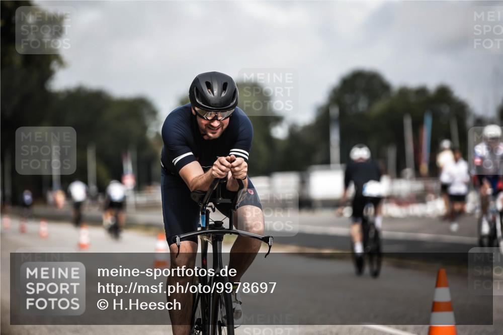 16.08.2026 - KN Förde Triathlon 2026 H.Heesch http://msf.ph/oto/9978697 16.08.2026 11:26:34 Radfahren 328, 429, 803 meine-sportfotos.de