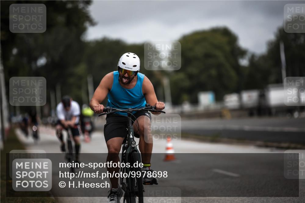 16.08.2026 - KN Förde Triathlon 2026 H.Heesch http://msf.ph/oto/9978698 16.08.2026 11:32:51 Radfahren 348, 391, 399 meine-sportfotos.de