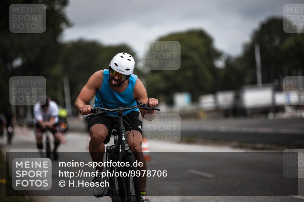 16.08.2026 - KN Förde Triathlon 2026 H.Heesch http://msf.ph/oto/9978706 16.08.2026 11:32:51 Radfahren 348, 391, 399 meine-sportfotos.de