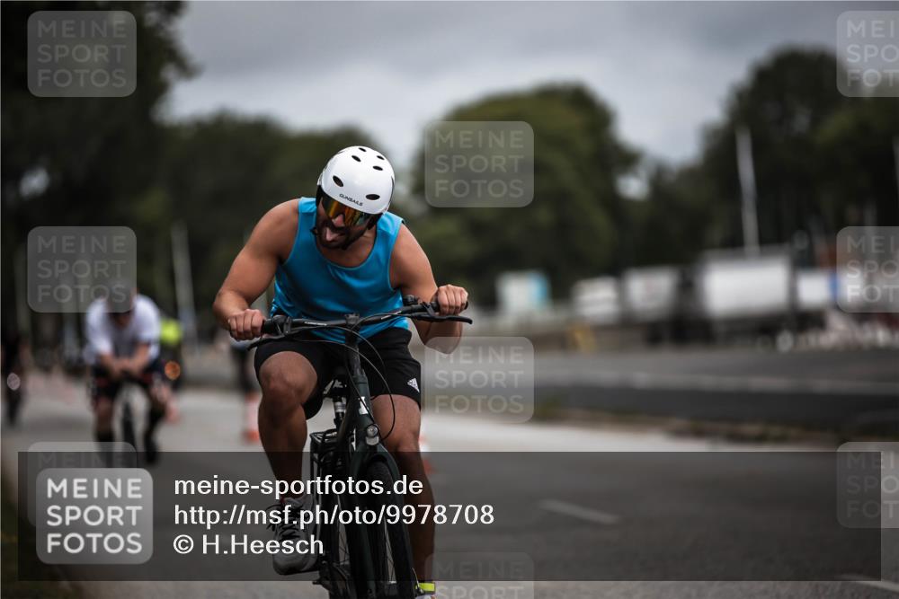 16.08.2026 - KN Förde Triathlon 2026 H.Heesch http://msf.ph/oto/9978708 16.08.2026 11:32:51 Radfahren 348, 391, 399 meine-sportfotos.de