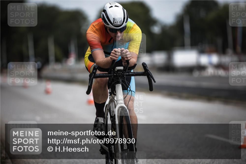 16.08.2026 - KN Förde Triathlon 2026 H.Heesch http://msf.ph/oto/9978930 16.08.2026 11:33:09 Radfahren 386, 411 meine-sportfotos.de