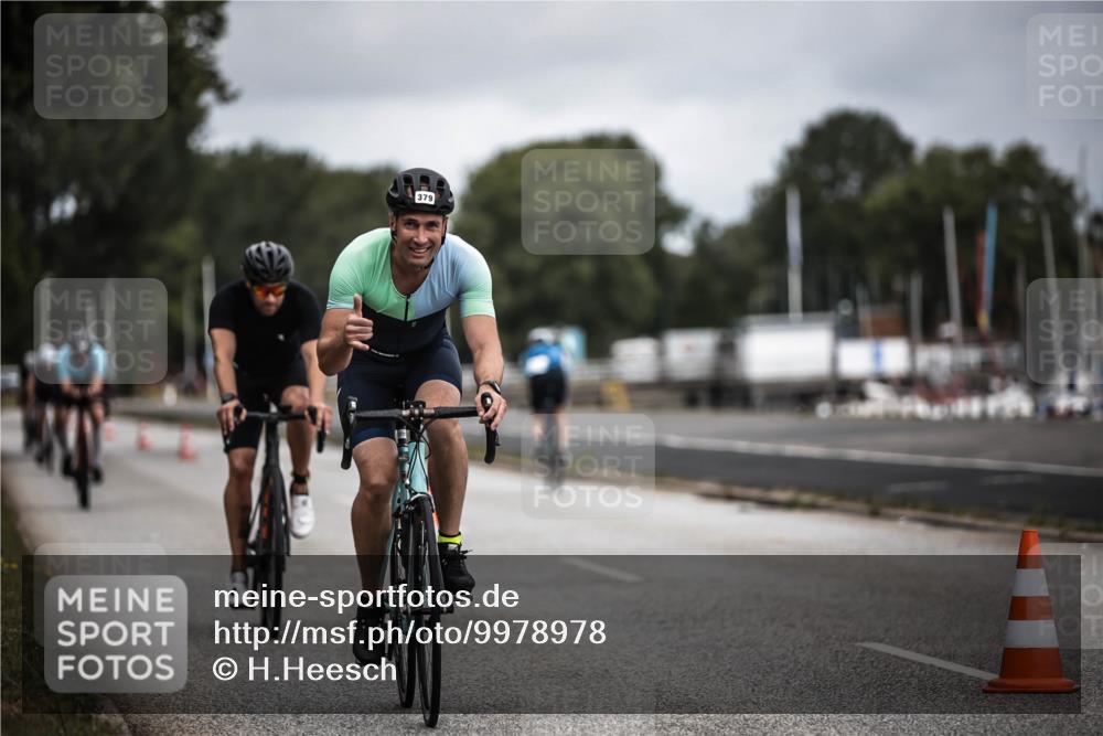 16.08.2026 - KN Förde Triathlon 2026 H.Heesch http://msf.ph/oto/9978978 16.08.2026 11:33:30 Radfahren 379, 403, 438 meine-sportfotos.de