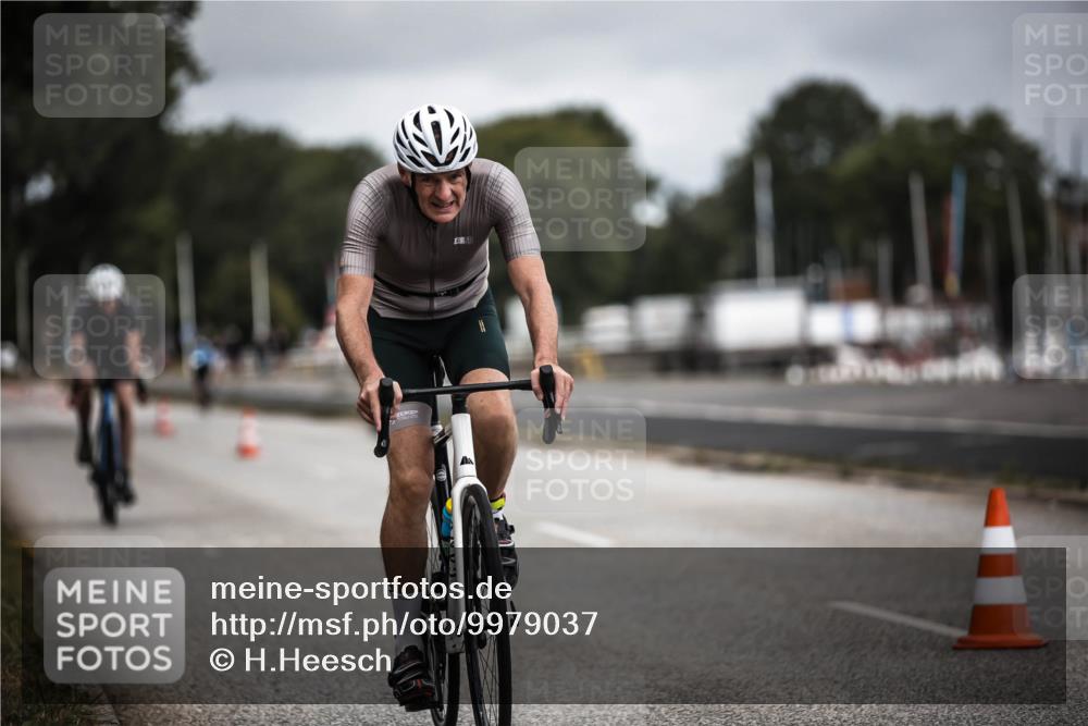 16.08.2026 - KN Förde Triathlon 2026 H.Heesch http://msf.ph/oto/9979037 16.08.2026 11:33:35 Radfahren 316, 388, 403, 409 meine-sportfotos.de
