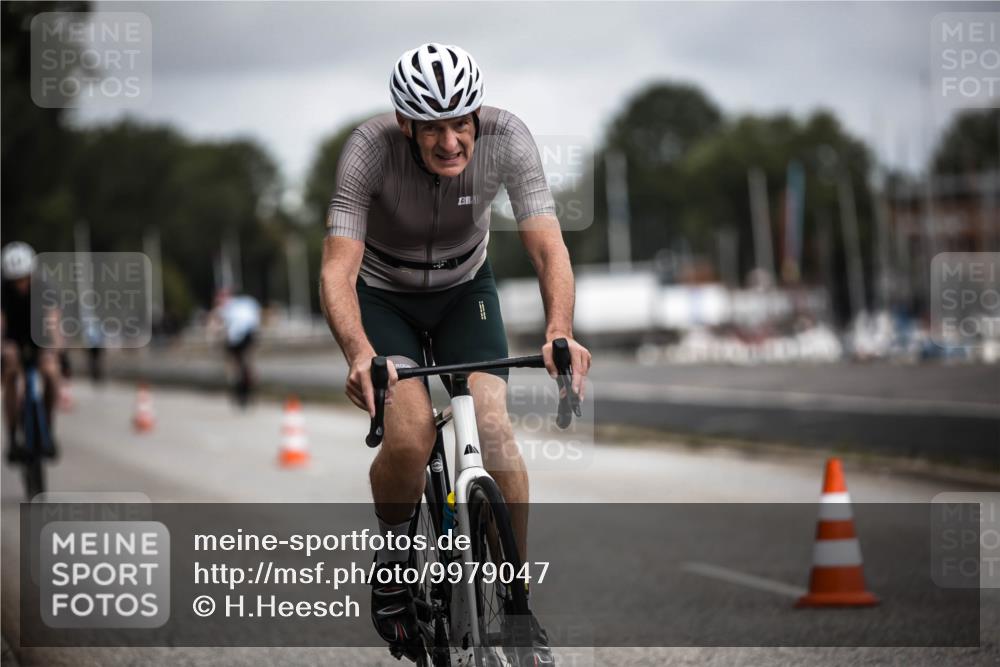 16.08.2026 - KN Förde Triathlon 2026 H.Heesch http://msf.ph/oto/9979047 16.08.2026 11:33:36 Radfahren 316, 388, 403, 409 meine-sportfotos.de