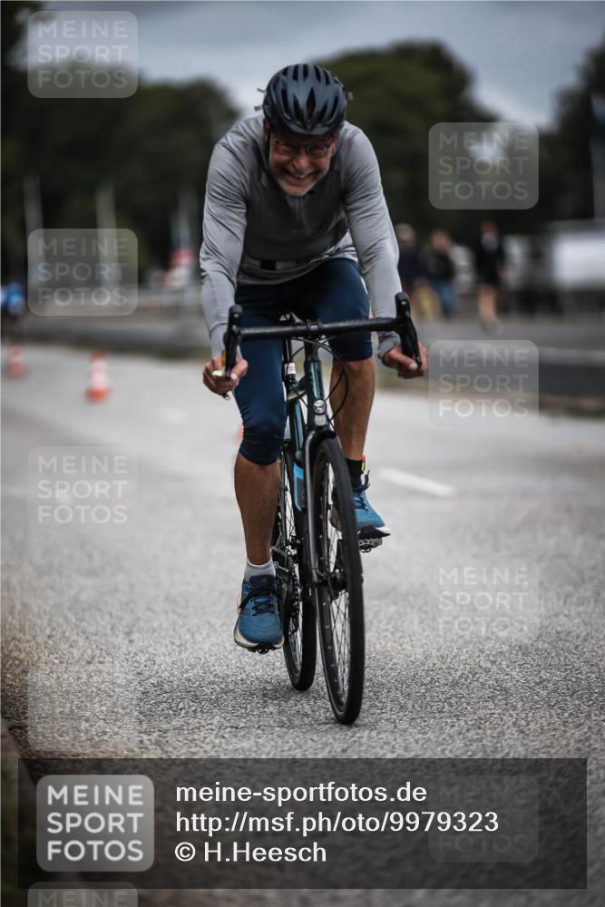 16.08.2026 - KN Förde Triathlon 2026 H.Heesch http://msf.ph/oto/9979323 16.08.2026 11:34:48 Radfahren 345, 358, 374, 394, 410 meine-sportfotos.de