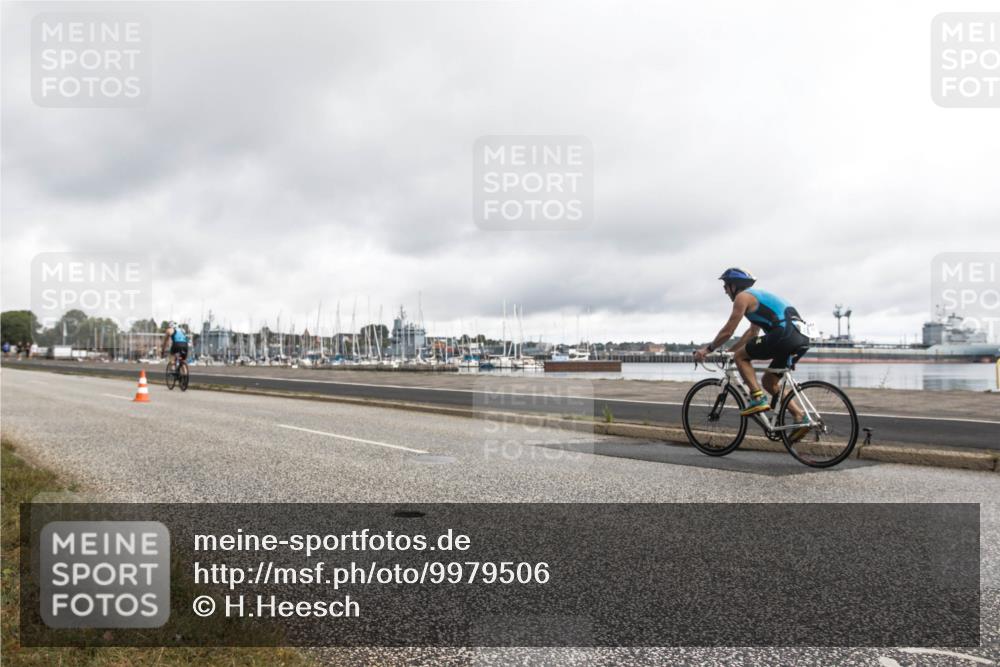 16.08.2026 - KN Förde Triathlon 2026 H.Heesch http://msf.ph/oto/9979506 16.08.2026 11:09:35 Radfahren 221, 305, 330, 377, 389, 397 meine-sportfotos.de