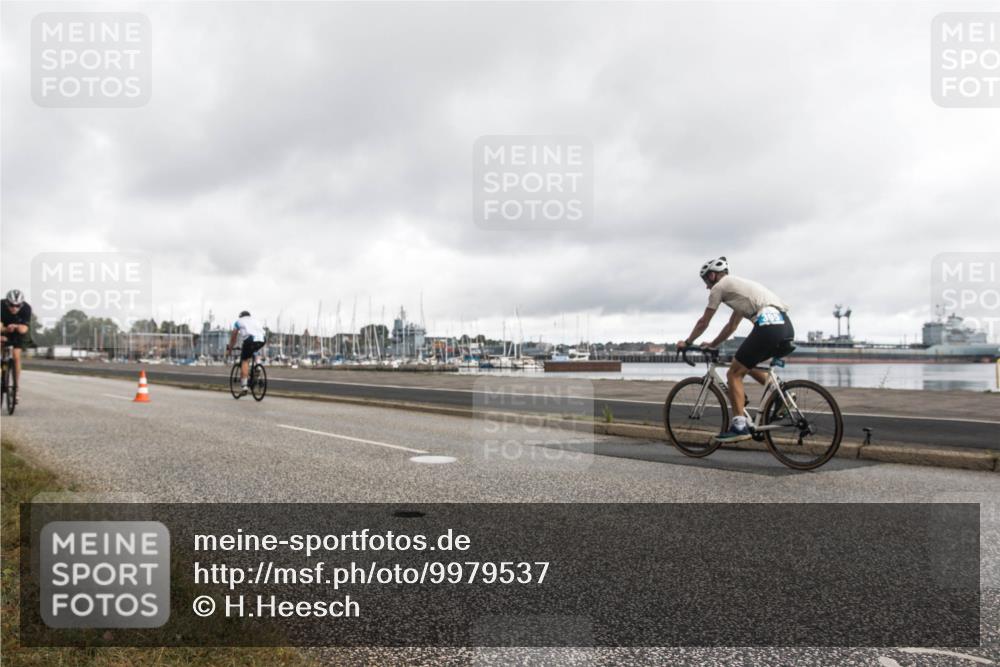 16.08.2026 - KN Förde Triathlon 2026 H.Heesch http://msf.ph/oto/9979537 16.08.2026 11:10:14 Radfahren 319, 325 meine-sportfotos.de
