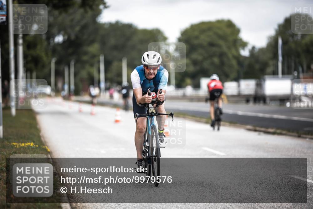 16.08.2026 - KN Förde Triathlon 2026 H.Heesch http://msf.ph/oto/9979576 16.08.2026 11:35:39 Radfahren 392, 412 meine-sportfotos.de