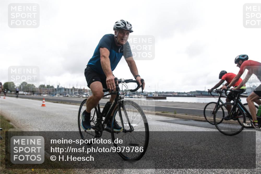 16.08.2026 - KN Förde Triathlon 2026 H.Heesch http://msf.ph/oto/9979786 16.08.2026 11:16:27 Radfahren 360, 406, 413, 801 meine-sportfotos.de
