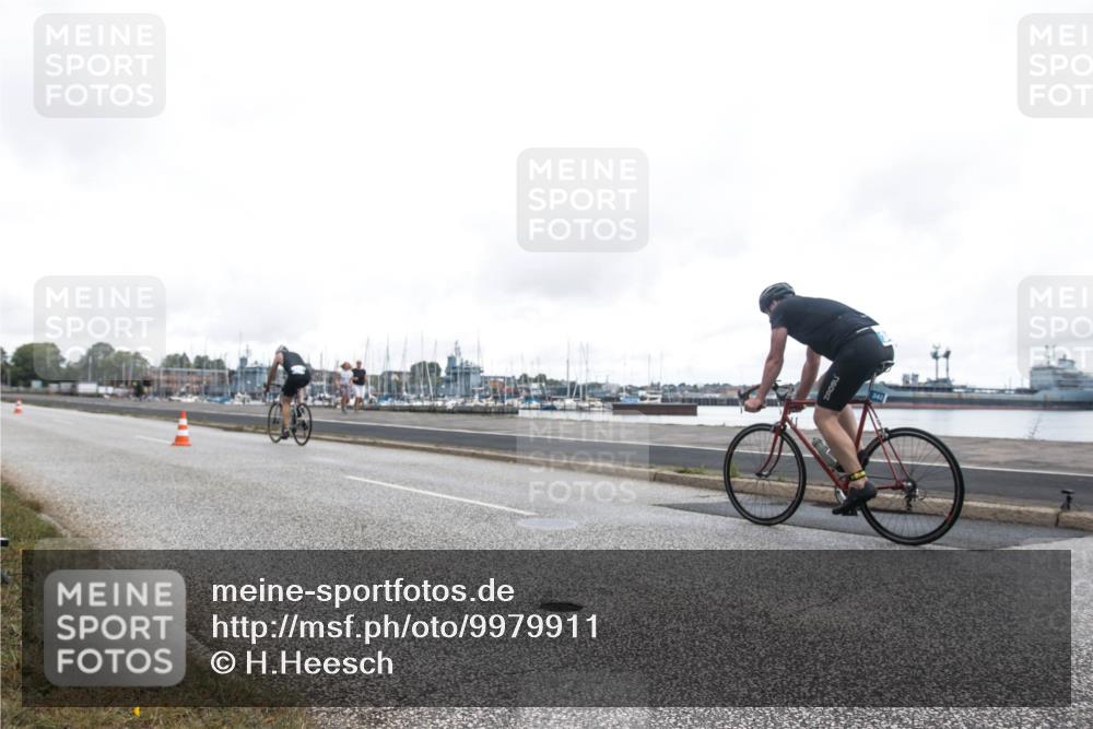 16.08.2026 - KN Förde Triathlon 2026 H.Heesch http://msf.ph/oto/9979911 16.08.2026 11:19:23 Radfahren 305, 305, 351, 377, 801 meine-sportfotos.de