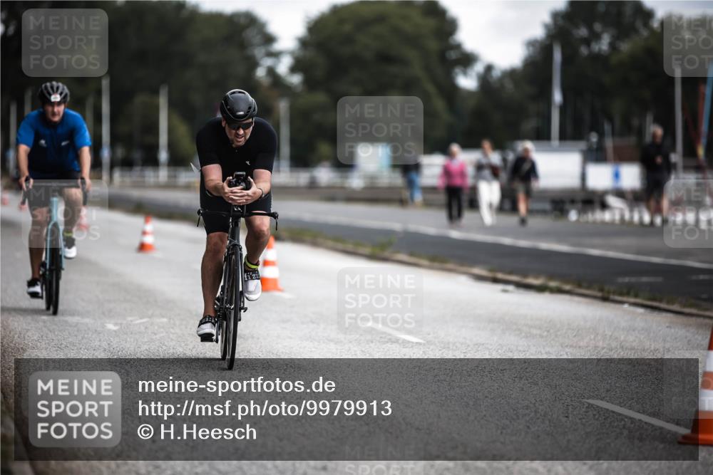 16.08.2026 - KN Förde Triathlon 2026 H.Heesch http://msf.ph/oto/9979913 16.08.2026 11:37:15 Radfahren 385, 402 meine-sportfotos.de