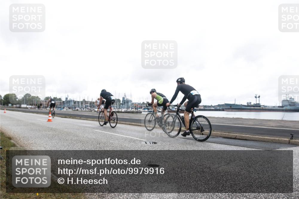 16.08.2026 - KN Förde Triathlon 2026 H.Heesch http://msf.ph/oto/9979916 16.08.2026 11:19:23 Radfahren 305, 305, 351, 377, 801 meine-sportfotos.de