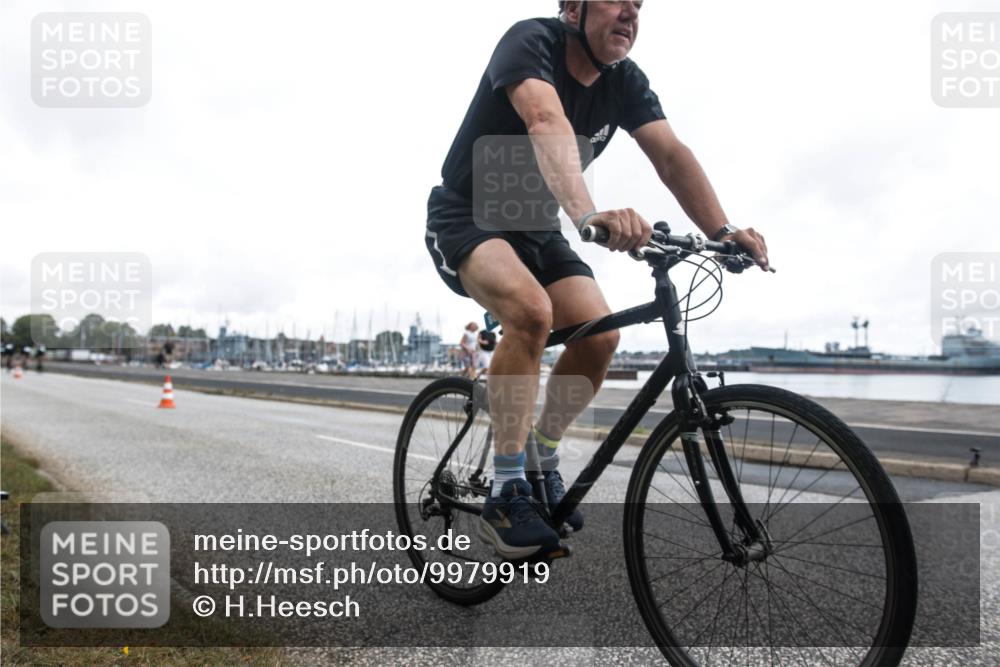 16.08.2026 - KN Förde Triathlon 2026 H.Heesch http://msf.ph/oto/9979919 16.08.2026 11:19:28 Radfahren 305, 305, 323, 346, 351, 377, 801 meine-sportfotos.de