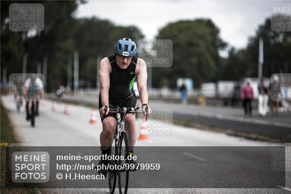 16.08.2026 - KN Förde Triathlon 2026 H.Heesch http://msf.ph/oto/9979959 16.08.2026 11:37:23 Radfahren 413, 424 meine-sportfotos.de