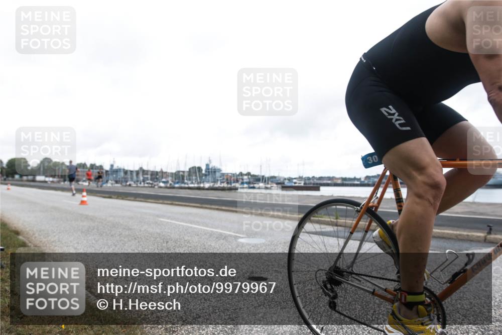 16.08.2026 - KN Förde Triathlon 2026 H.Heesch http://msf.ph/oto/9979967 16.08.2026 11:20:21 Radfahren 221, 301, 306 meine-sportfotos.de
